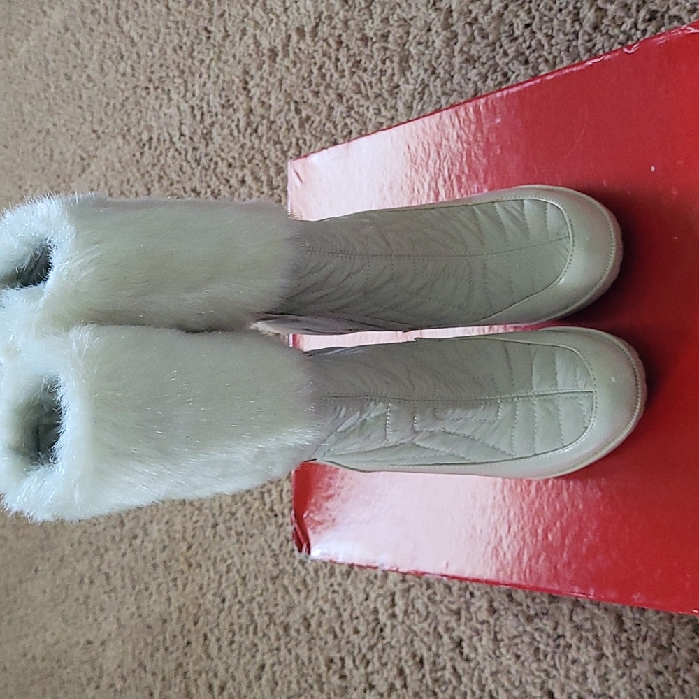 Guess cream boots